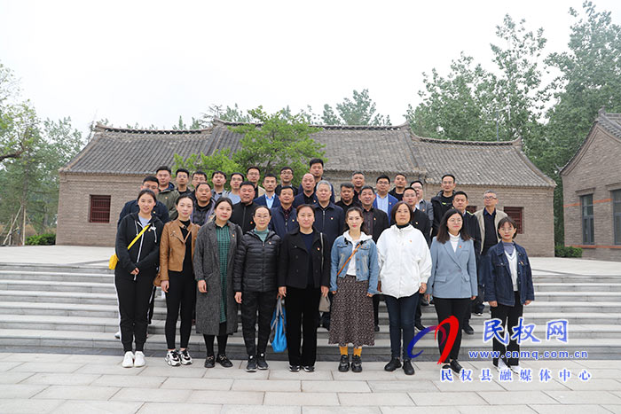 市委辦公室到民開展“接受紅色教育·傳承紅色基因·弘揚革命精神”主題黨日活動暨“低碳環(huán)保踐于行”徒步活動