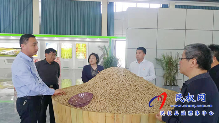 省政協(xié)文史館館長許文霞一行蒞民參觀學習 省政協(xié)文史館館長許文霞一行蒞民參觀學習
