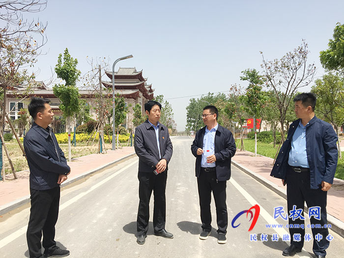 河南日?qǐng)?bào)社商丘分社社長李鳳虎到我縣水東紅色文旅小鎮(zhèn)秣坡參觀