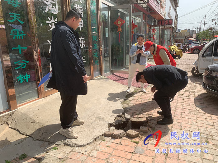 民權(quán)12345:路面大坑存隱患 群眾來電求幫助 民權(quán)12345:路面大坑存隱患 群眾來電求幫助