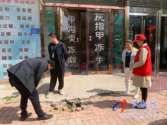 民權(quán)12345:路面大坑存隱患 群眾來電求幫助 民權(quán)12345:路面大坑存隱患 群眾來電求幫助