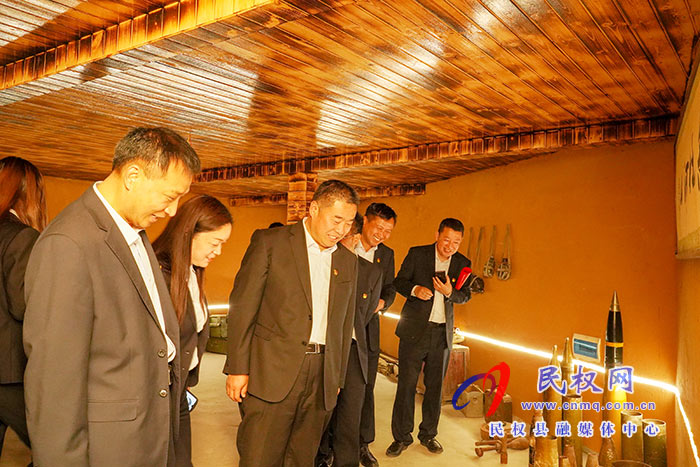 民權(quán)縣實驗小學(xué)開展“學(xué)黨史，感黨恩，跟黨走，尋找紅色足跡”紅色主題教育活動