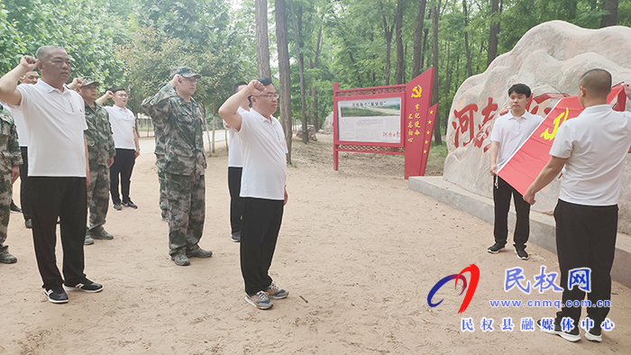 縣人武部、退役軍人事務(wù)管理局聯(lián)合開展“百年黨史路，啟航新征程”健步走暨“我為群眾辦實(shí)事”志愿者服務(wù)活動(dòng)