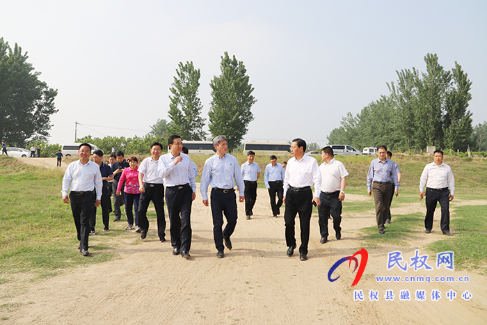 水利部河湖司副司長(zhǎng)、一級(jí)巡視員陳大勇一行到我縣調(diào)研黃河故道河道采砂專項(xiàng)整治工作