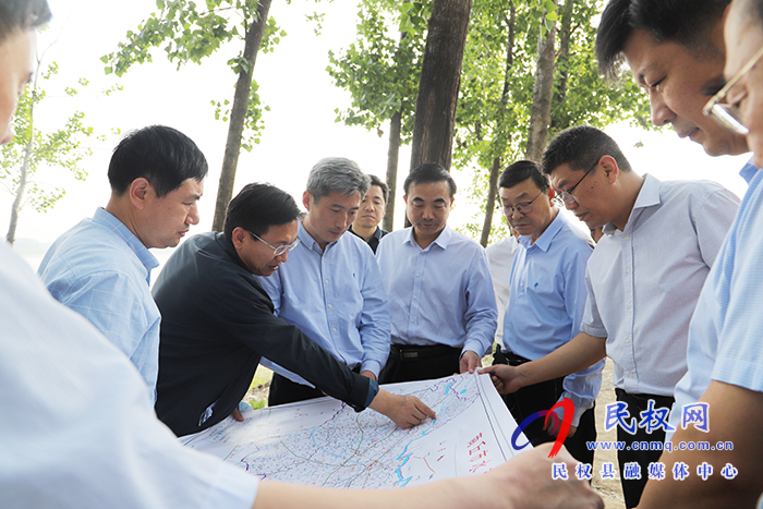 水利部河湖司副司長(zhǎng)、一級(jí)巡視員陳大勇一行到我縣調(diào)研黃河故道河道采砂專項(xiàng)整治工作