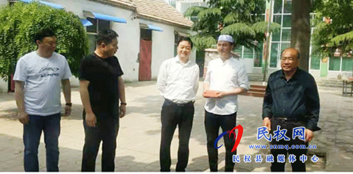 縣委常委、統(tǒng)戰(zhàn)部長趙通在“開齋節(jié)”前慰問胡集鄉(xiāng)清真寺