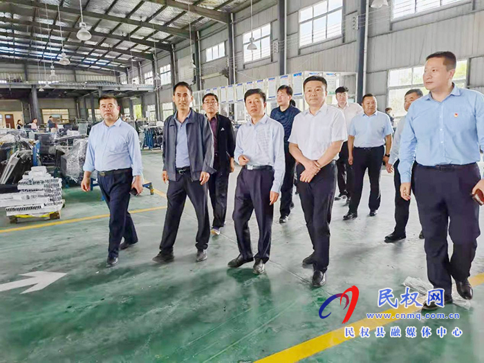 縣政府黨組成員、信訪局局長陳鴻志走進企業(yè)開展“一聯三幫”、“百名行長走訪千家萬戶”調研活動