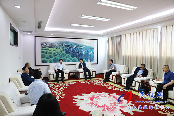 縣委副書記、縣長張團(tuán)結(jié)會見益海嘉里金龍魚油脂總監(jiān)、公關(guān)事務(wù)總監(jiān)涂長明一行