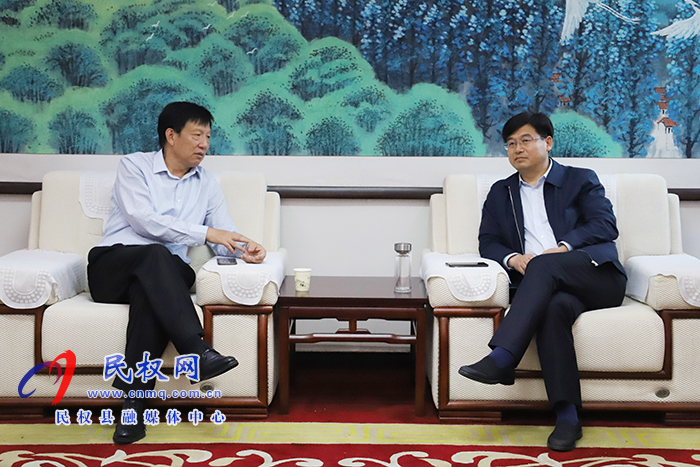 縣委副書記、縣長張團(tuán)結(jié)會見益海嘉里金龍魚油脂總監(jiān)、公關(guān)事務(wù)總監(jiān)涂長明一行