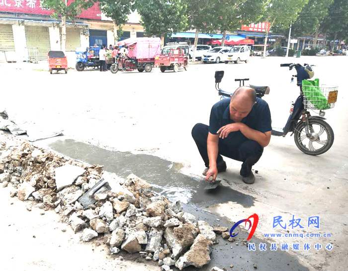 【我為群眾辦實事】野崗鎮(zhèn):補好公路小裂縫 保障出行大民生 【我為群眾辦實事】野崗鎮(zhèn):補好公路小裂縫 保障出行大民生