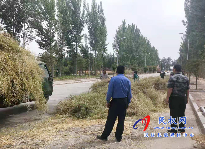 孫六鎮(zhèn):全面清理油菜秸稈 為麥田安全保駕護(hù)航 孫六鎮(zhèn):全面清理油菜秸稈 為麥田安全保駕護(hù)航