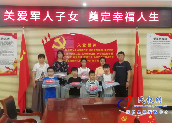 縣民族學(xué)校開(kāi)展關(guān)心關(guān)愛(ài)現(xiàn)役軍人子女活動(dòng) 縣民族學(xué)校開(kāi)展關(guān)心關(guān)愛(ài)現(xiàn)役軍人子女活動(dòng)