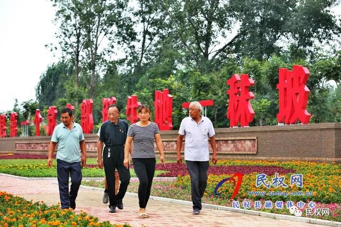 河南日?qǐng)?bào)頭版頭條以“民權(quán) 紅綠輝映展畫(huà)卷”為題刊發(fā)報(bào)道 河南日?qǐng)?bào)頭版頭條以“民權(quán) 紅綠輝映展畫(huà)卷”為題刊發(fā)報(bào)道