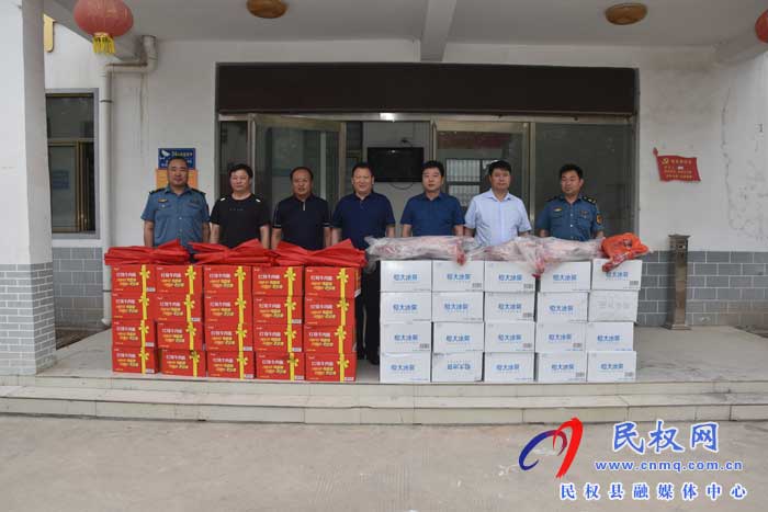 民權(quán)縣交通運輸局慰問胡集鄉(xiāng)“三夏”工作人員 民權(quán)縣交通運輸局慰問胡集鄉(xiāng)“三夏”工作人員