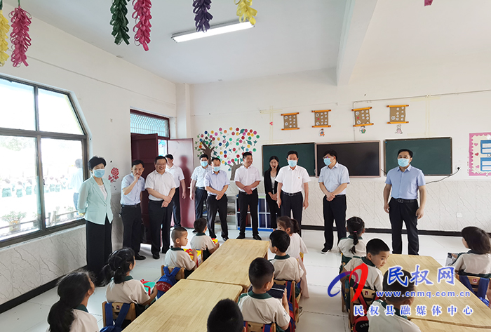 縣領(lǐng)導(dǎo)“六一”看望慰問(wèn)少年兒童 縣領(lǐng)導(dǎo)“六一”看望慰問(wèn)少年兒童
