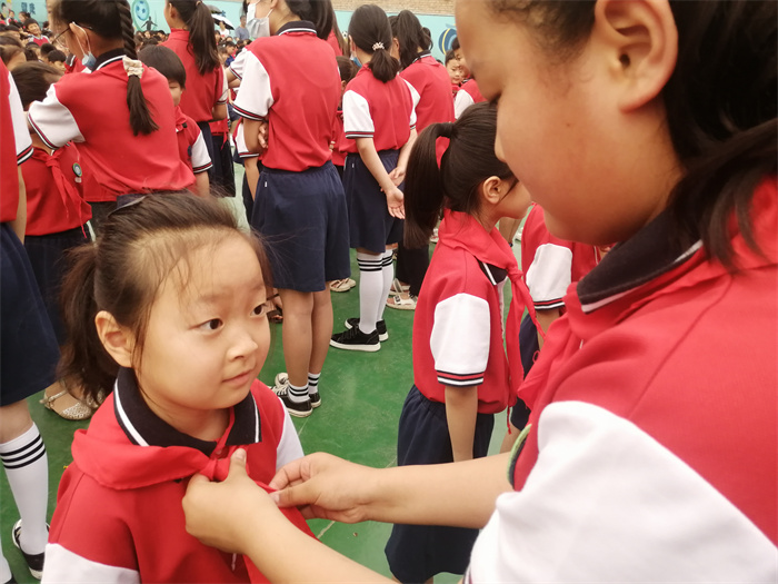 民權(quán)縣第三小學(xué)舉行慶“六一”新少先隊員入隊儀式暨2020——2021學(xué)年度下期優(yōu)秀學(xué)生表彰大會 民權(quán)縣第三小學(xué)舉行慶“六一”新少先隊員入隊儀式暨2020——2021學(xué)年度下期優(yōu)秀學(xué)生表彰大會