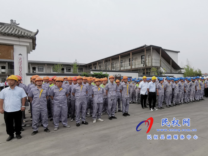 民權(quán)高新區(qū)組織企業(yè)舉辦升旗儀式暨“安全生產(chǎn)月”活動啟動儀式 民權(quán)高新區(qū)組織企業(yè)舉辦升旗儀式暨“安全生產(chǎn)月”活動啟動儀式