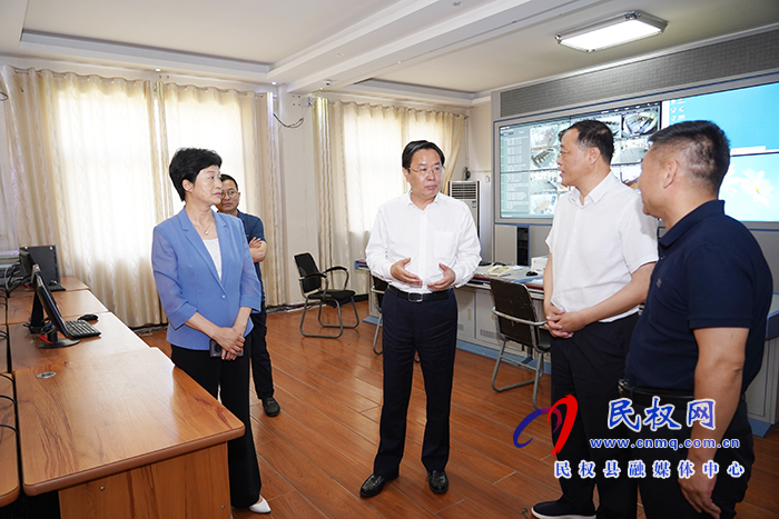 市人大常委會(huì)副主任、縣委書(shū)記姬脈常查看高招考務(wù)工作準(zhǔn)備情況