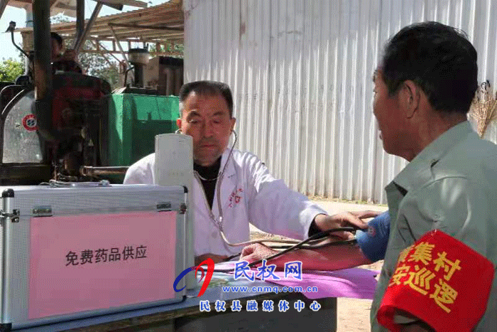 人和鎮(zhèn)“我為群眾辦實(shí)事”便民服務(wù)點(diǎn)助力三夏安全生產(chǎn)