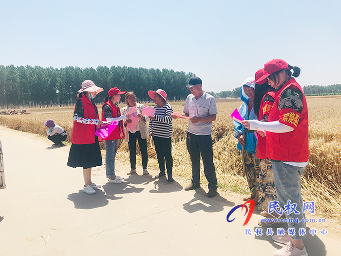 民權(quán)縣孫六鎮(zhèn):11支黨員志愿服務(wù)隊(duì)奮戰(zhàn)在田間地頭 民權(quán)縣孫六鎮(zhèn):11支黨員志愿服務(wù)隊(duì)奮戰(zhàn)在田間地頭