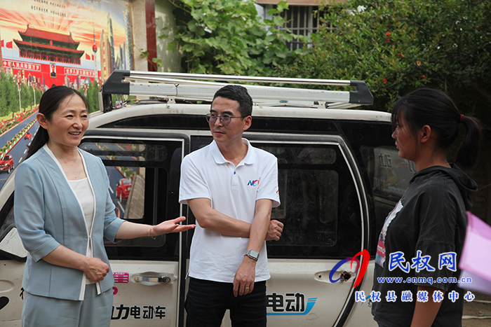 縣婦聯(lián)攜手縣脫貧攻堅(jiān)副總指揮徐強(qiáng)走訪(fǎng)慰問(wèn)“加油木蘭”項(xiàng)目受益人 縣婦聯(lián)攜手縣脫貧攻堅(jiān)副總指揮徐強(qiáng)走訪(fǎng)慰問(wèn)“加油木蘭”項(xiàng)目受益人