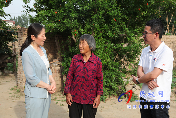 縣婦聯(lián)攜手縣脫貧攻堅(jiān)副總指揮徐強(qiáng)走訪(fǎng)慰問(wèn)“加油木蘭”項(xiàng)目受益人 縣婦聯(lián)攜手縣脫貧攻堅(jiān)副總指揮徐強(qiáng)走訪(fǎng)慰問(wèn)“加油木蘭”項(xiàng)目受益人