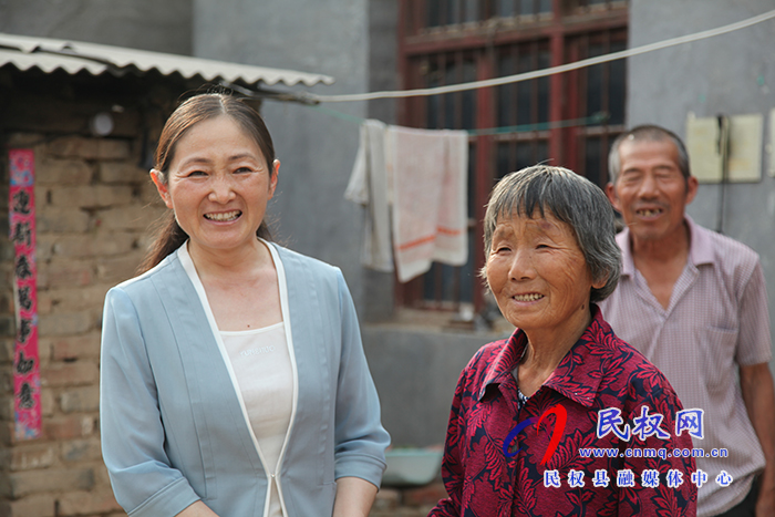 縣婦聯(lián)攜手縣脫貧攻堅(jiān)副總指揮徐強(qiáng)走訪(fǎng)慰問(wèn)“加油木蘭”項(xiàng)目受益人 縣婦聯(lián)攜手縣脫貧攻堅(jiān)副總指揮徐強(qiáng)走訪(fǎng)慰問(wèn)“加油木蘭”項(xiàng)目受益人