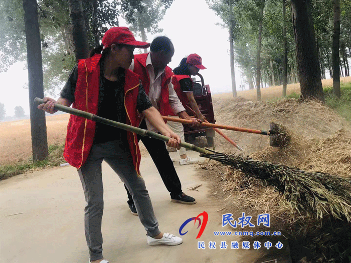 孫六鎮(zhèn)：全面清理“三邊三頭”秸稈，提升人居環(huán)境
