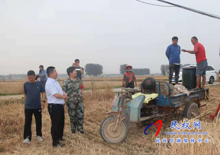 副縣長張士彬到王莊寨鎮(zhèn)督導(dǎo)夏收夏種和秸稈禁燒工作 副縣長張士彬到王莊寨鎮(zhèn)督導(dǎo)夏收夏種和秸稈禁燒工作