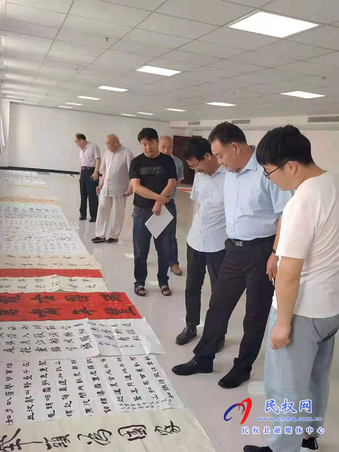 縣文聯(lián)舉行書法、美術(shù)、文學(xué)作品的征集以及評選活動