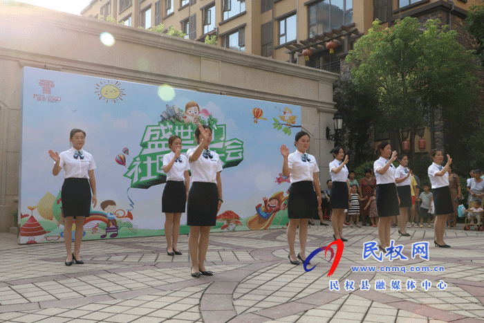 社區(qū)同樂會 萌娃嗨翻天——盛世名門、民東新區(qū)實驗幼兒園聯(lián)合開展幼兒“走進社區(qū)”實踐活動