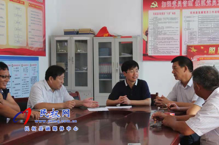 縣高新區(qū)常務(wù)副主任張愛軍到南華街道辦事處開展“三五”基層工作日活動(dòng) 縣高新區(qū)常務(wù)副主任張愛軍到南華街道辦事處開展“三五”基層工作日活動(dòng)