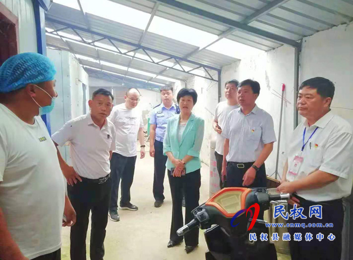 縣人大主任周燕到老顏集鄉(xiāng)開展消防安全大檢查 縣人大主任周燕到老顏集鄉(xiāng)開展消防安全大檢查