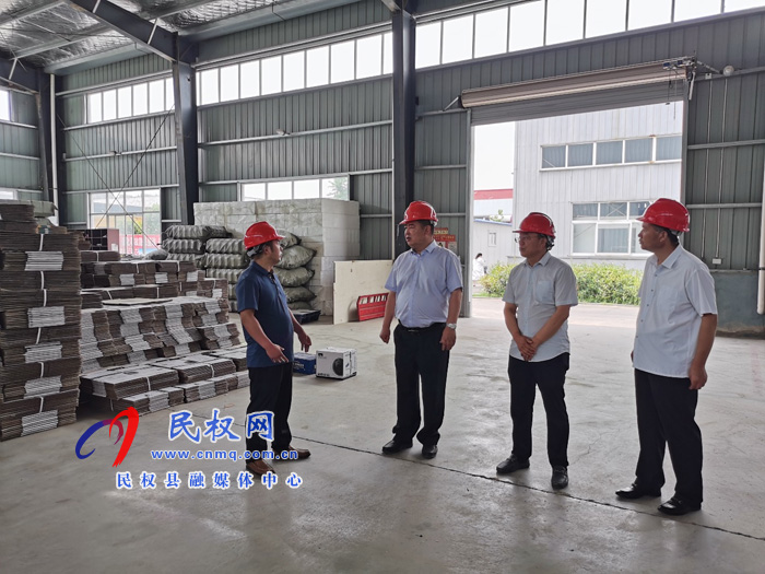 副縣長張士彬檢查飼料獸藥加工企業(yè)消防安全工作 副縣長張士彬檢查飼料獸藥加工企業(yè)消防安全工作