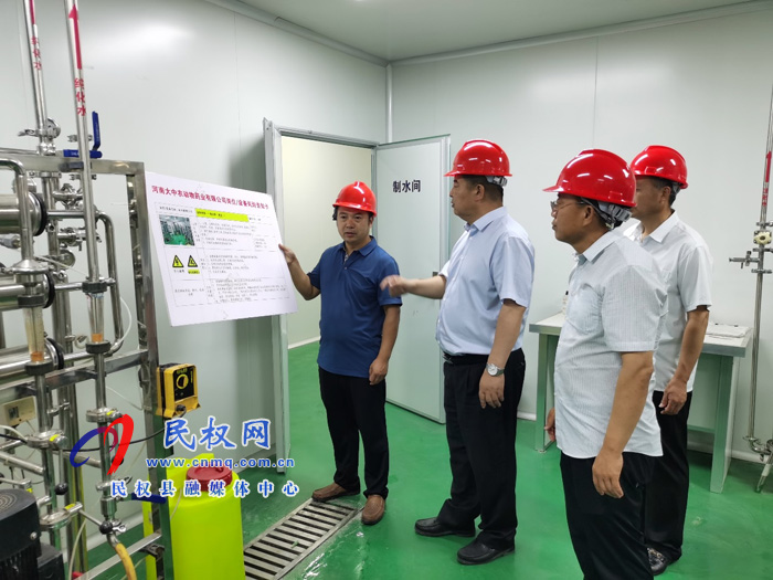 副縣長張士彬檢查飼料獸藥加工企業(yè)消防安全工作 副縣長張士彬檢查飼料獸藥加工企業(yè)消防安全工作
