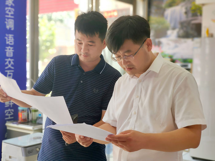 縣委副書記、縣長(zhǎng)張團(tuán)結(jié)到雙塔鎮(zhèn)督導(dǎo)暗訪安全生產(chǎn)工作