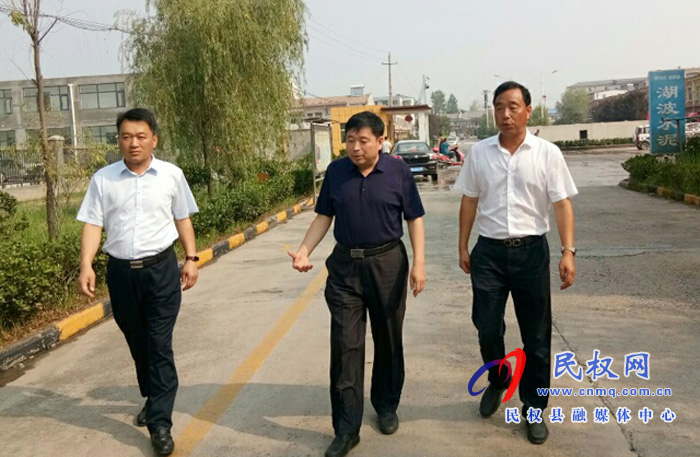 副縣長陳進領(lǐng)到孫六鎮(zhèn)檢查安全生產(chǎn)工作 副縣長陳進領(lǐng)到孫六鎮(zhèn)檢查安全生產(chǎn)工作