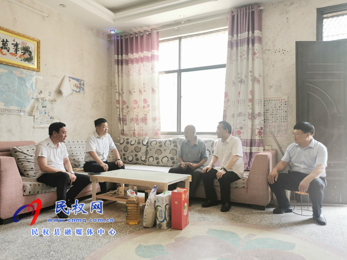 商丘市政府副秘書(shū)長(zhǎng)任善禮到民權(quán)縣龍?zhí)伶?zhèn)軒莊村走訪慰問(wèn)老黨員 商丘市政府副秘書(shū)長(zhǎng)任善禮到民權(quán)縣龍?zhí)伶?zhèn)軒莊村走訪慰問(wèn)老黨員