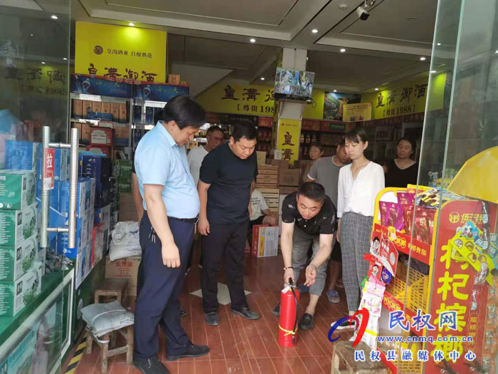 縣委常委、政法委書記、副縣長(zhǎng)孟祥亮到莊周商貿(mào)城、義烏商貿(mào)城和部分鄉(xiāng)鎮(zhèn)督導(dǎo)檢查消防安全工作
