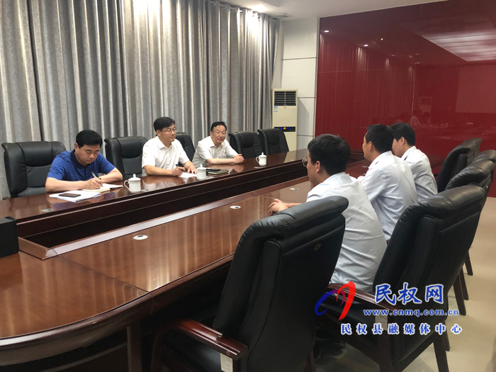縣委副書記、縣長張團(tuán)結(jié)到企業(yè)開展“萬人助萬企”活動(dòng)