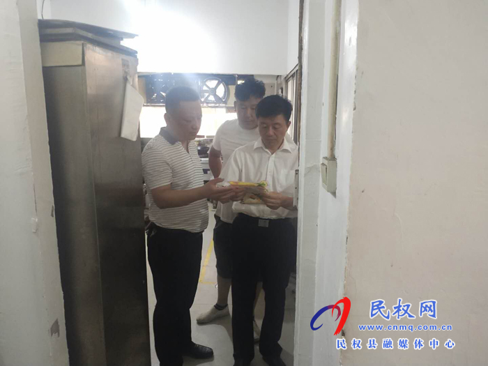 縣政府黨組成員、信訪局局長陳鴻志到伯黨鄉(xiāng)督導(dǎo)安全生產(chǎn)工作