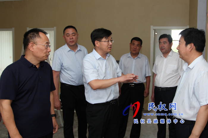 縣委副書記、縣長張團結(jié)督導消防安全隱患整改情況