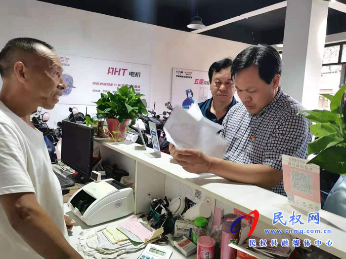 縣委常委、政法委書記、副縣長孟祥亮到龍?zhí)伶?zhèn)督導(dǎo)檢查“九小場所”及沿街門店安全生產(chǎn)工作落實(shí)情況