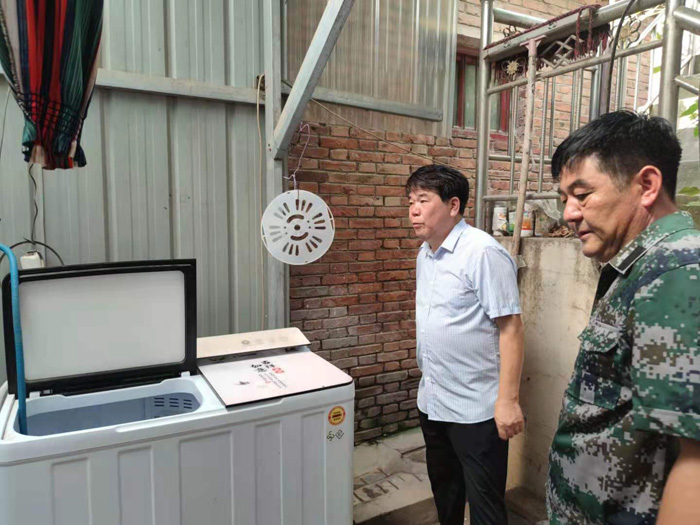 市政法委四級調(diào)研員閆曙光深入我縣白云寺鎮(zhèn)督導(dǎo)安全生產(chǎn)工作 市政法委四級調(diào)研員閆曙光深入我縣白云寺鎮(zhèn)督導(dǎo)安全生產(chǎn)工作