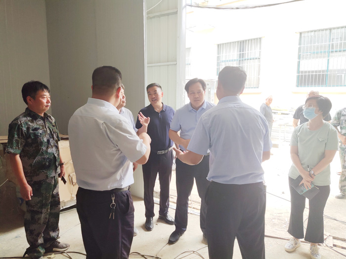縣委常委、政法委書記、副縣長孟祥亮到白云寺鎮(zhèn)檢查扶貧車間安全生產工作