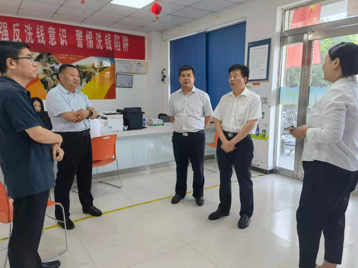 縣政府黨組成員、信訪局局長(zhǎng)陳鴻志督導(dǎo)金融機(jī)構(gòu)安全生產(chǎn)工作落實(shí)情況