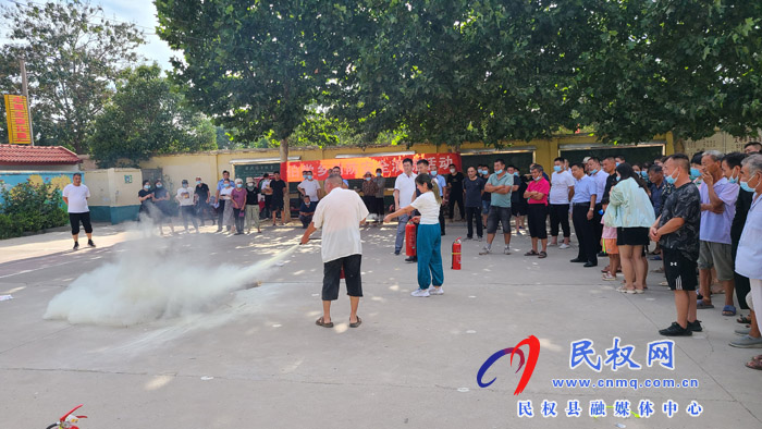 伯黨鄉(xiāng)組織開(kāi)展消防安全知識(shí)培訓(xùn)暨消防演練活動(dòng) 伯黨鄉(xiāng)組織開(kāi)展消防安全知識(shí)培訓(xùn)暨消防演練活動(dòng)