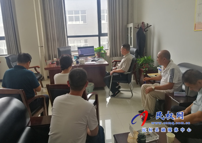 我縣各鄉(xiāng)鎮(zhèn)（街道辦）、縣直各單位組織收聽(tīng)收看全縣安全生產(chǎn)知識(shí)專題培訓(xùn)會(huì)