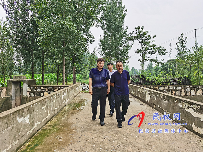 縣政協(xié)主席周明河開(kāi)展巡河工作 縣政協(xié)主席周明河開(kāi)展巡河工作