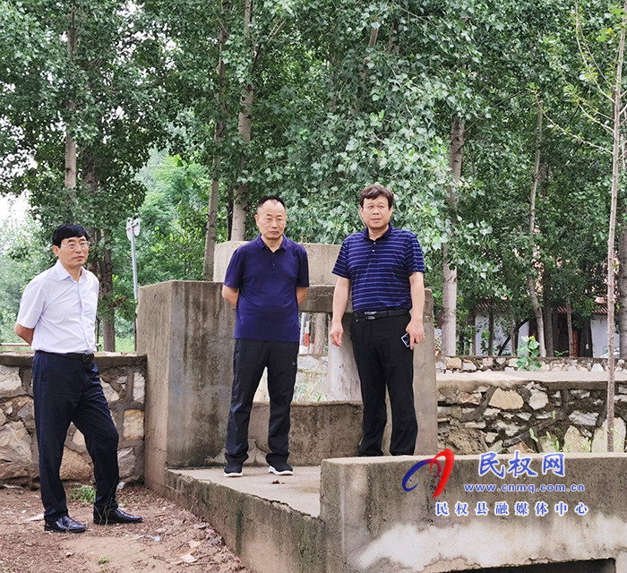 縣政協(xié)主席周明河開(kāi)展巡河工作 縣政協(xié)主席周明河開(kāi)展巡河工作